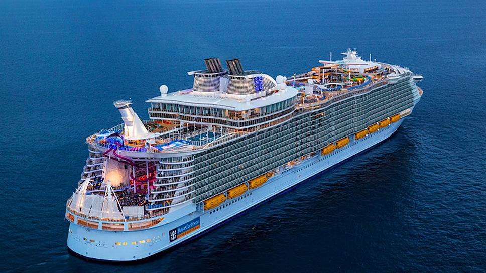 Лайнер Symphony of the Seas водоизмещением 230 000 тонн. Фото из интернета.