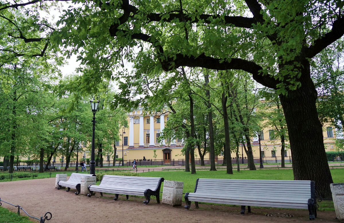 Александровский сад санкт петербург александровский сад отзывы. Александровский сад Санкт-Петербург. Александровский бульвар сада Санкт-Петербург. Фонтан в Александровском саду в Санкт-Петербурге.