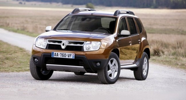 Компактный кроссовер, разработанный в техноцентре Renault в Гвианкуре. Впервые представлен 8 декабря 2009 года под дочерней маркой Dacia для рынков Европы