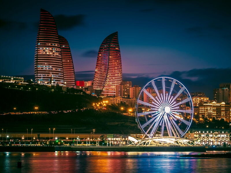 Новое колесо обозрения в Баку
