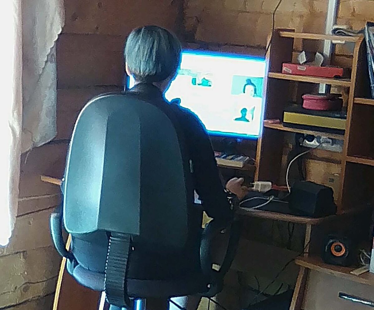 Это Алия. Занимается английским... ...а я подслушиваю )))))