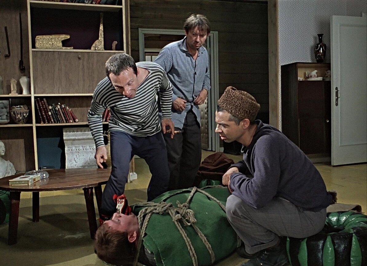 Товарище Доцента устали его терпеть и решили сдать в милицию. 