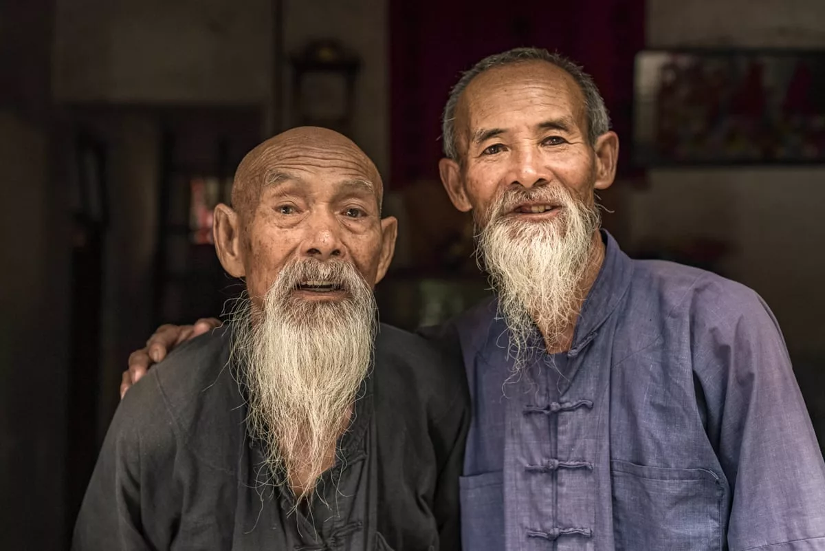 Монах долгожитель. Китаец старец. Монах с бородой. Китайский старец с бородой. Старый китаец.