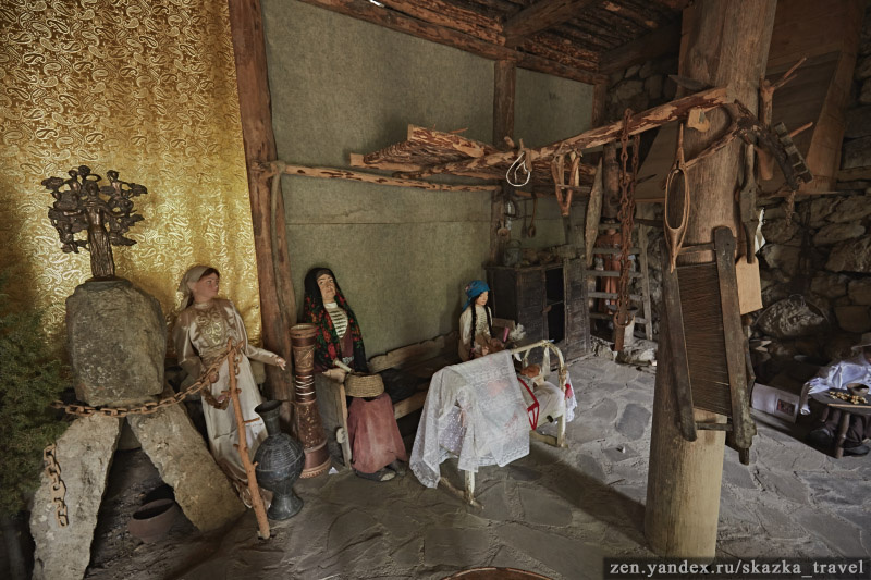 Внутри сделали фигуры Наны и детей