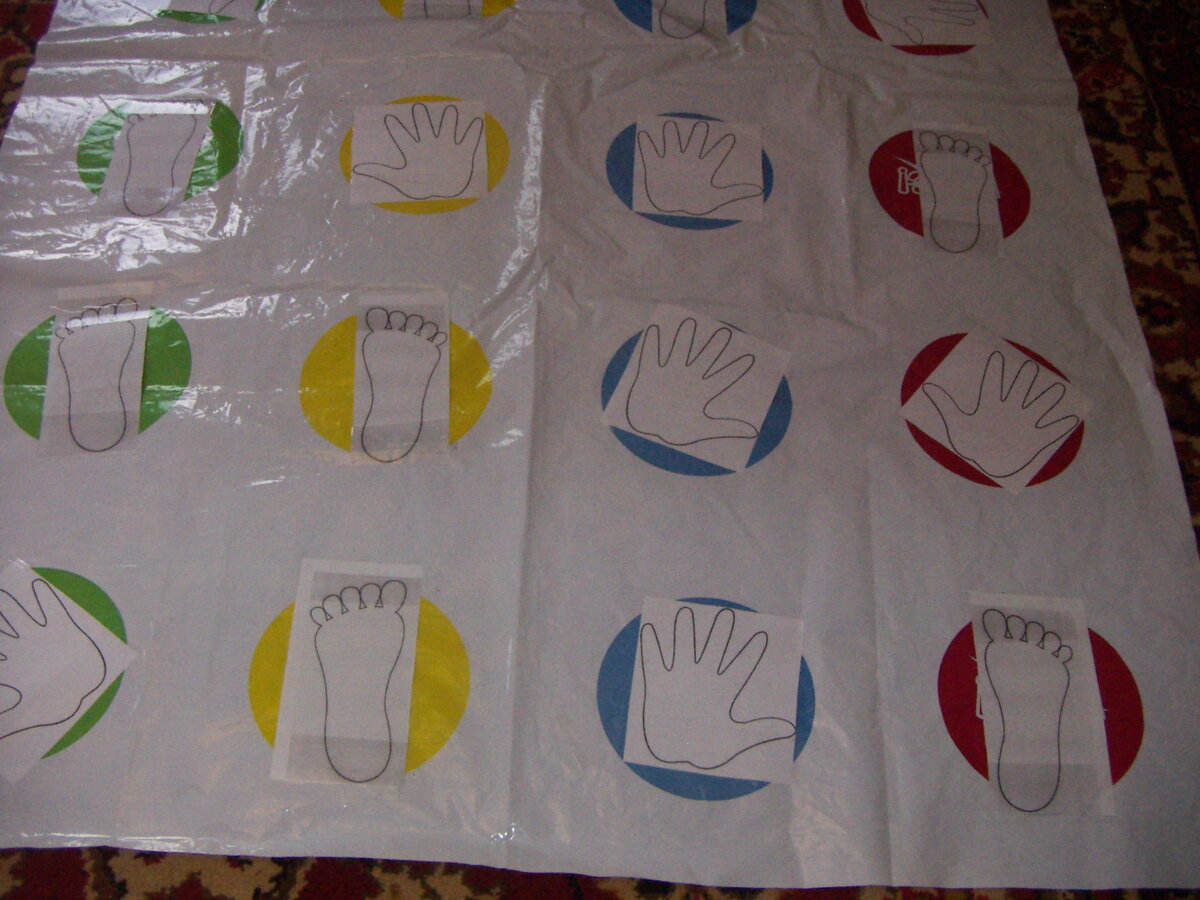 Аттракцион называется: "Там на не веданых дорожках, следы невиданных зверей"