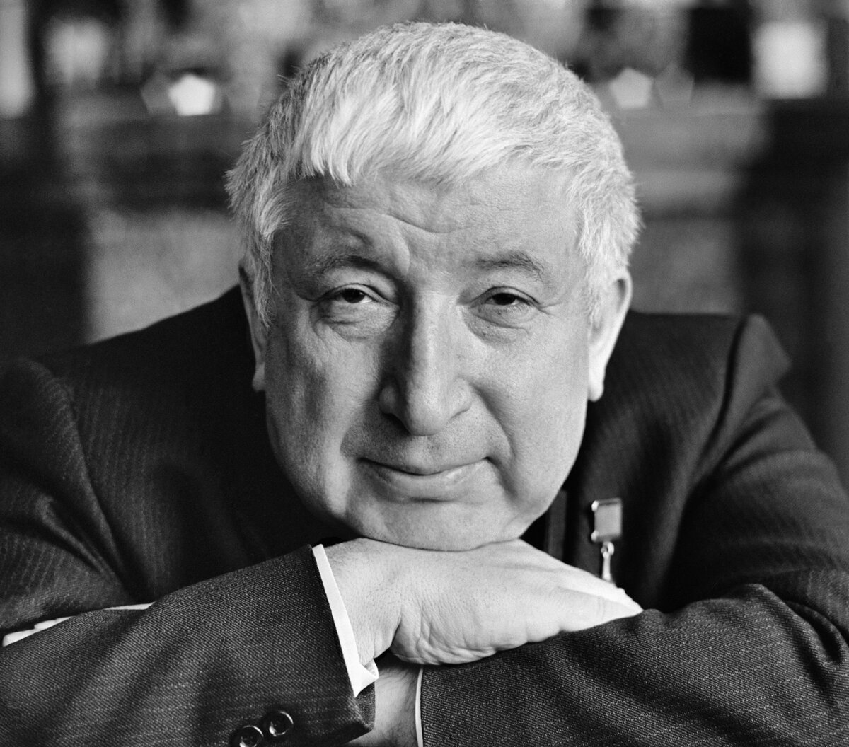 фото: Расул Гамзатов Wiki