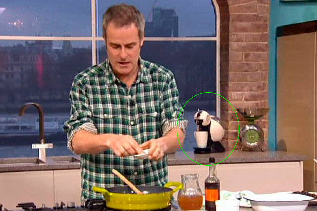 Первый легальный продакт плейсмент (кофемашина) на британском телевидении в передаче «This Morning» 