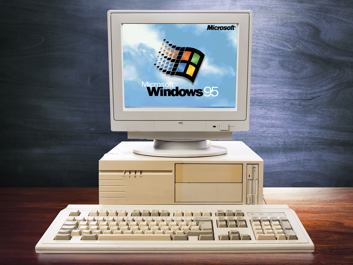 Компьютер начал. Комп Windows 1995 1995. Windows 95 Computer. Ноут виндовс 95. Виндовс 95 комп.