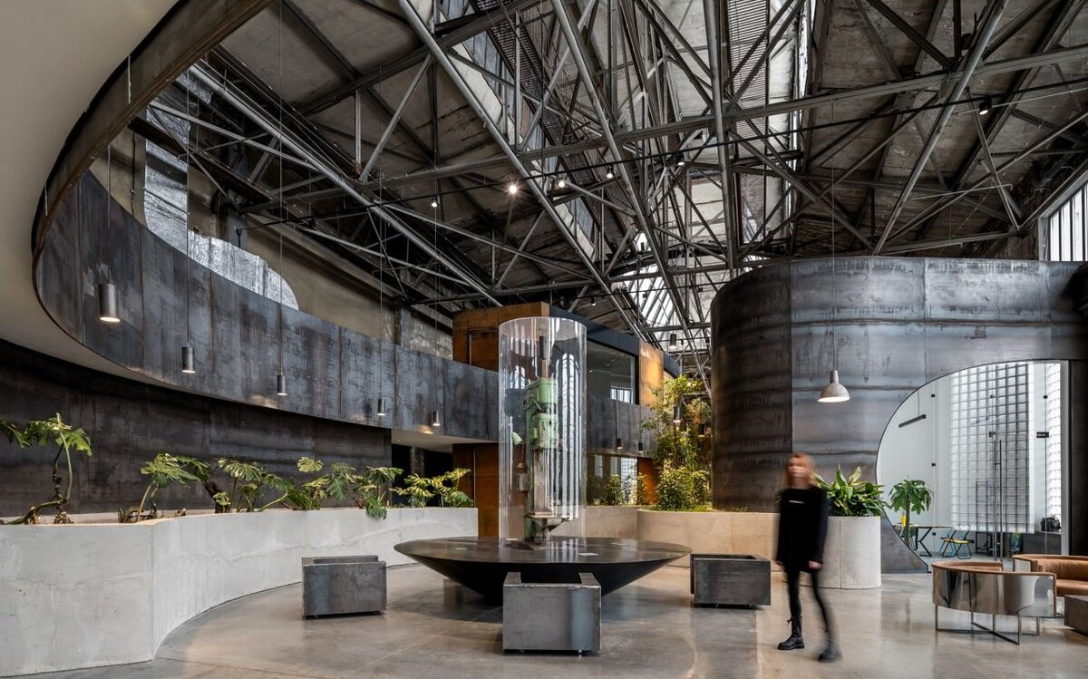     Молодые русские бренды, современное искусство и джаз: почему стоит посетить маркет на «Суперметалле»