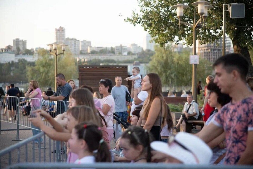     На главную сцену парка 5 дней подряд выходили лучшие вокалисты, танцоры, группы и оркестры. Фото: сайт администрации Ростова.