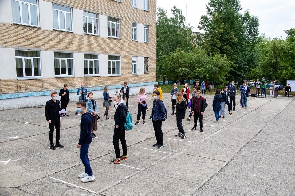     Роспотребнадзор Ростовской области подготовил предложения о ковидных ограничениях в День знаний. Валерий ЗВОНАРЕВ