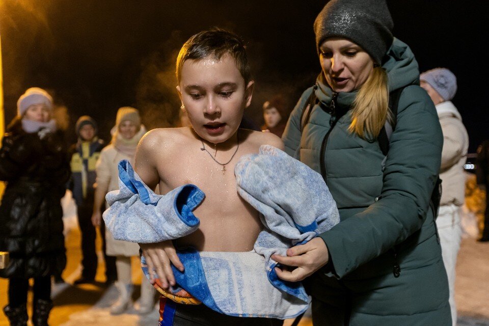    Тепло после погружения в купель точно не покажется Валерий ЗВОНАРЕВ