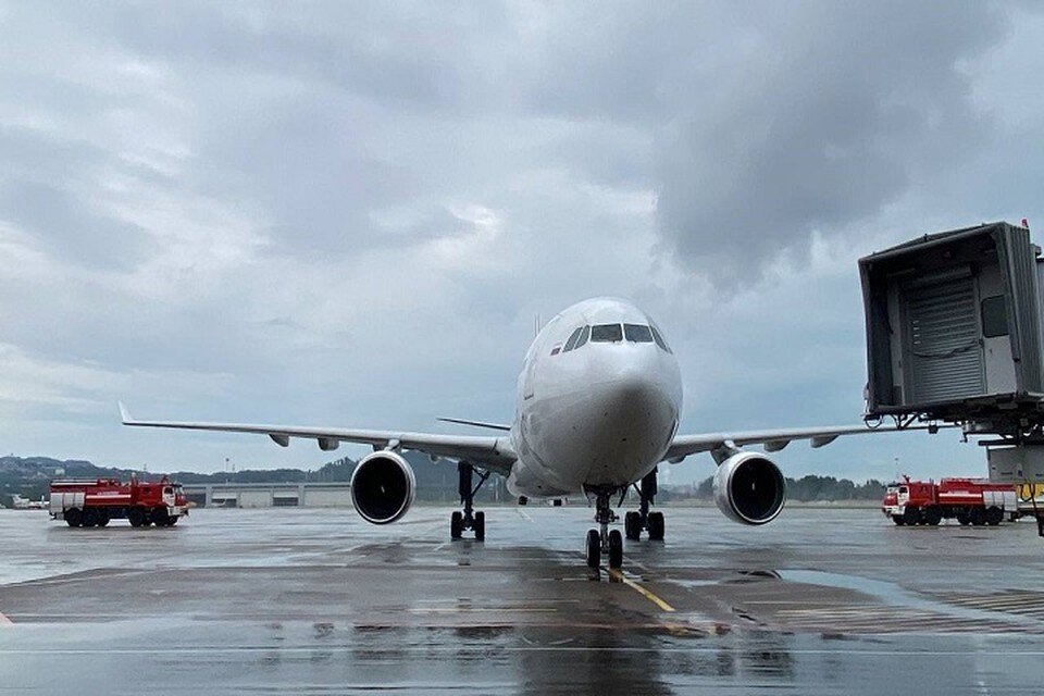     Средний чек за авиабилет внутри страны составил 12 тысяч рублей туда-обратно. Олег УМАРОВ