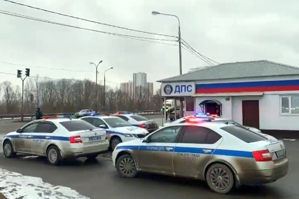     Специализированный батальон рязанской ДПС вышел в рейд для массовой остановки автомобилей.