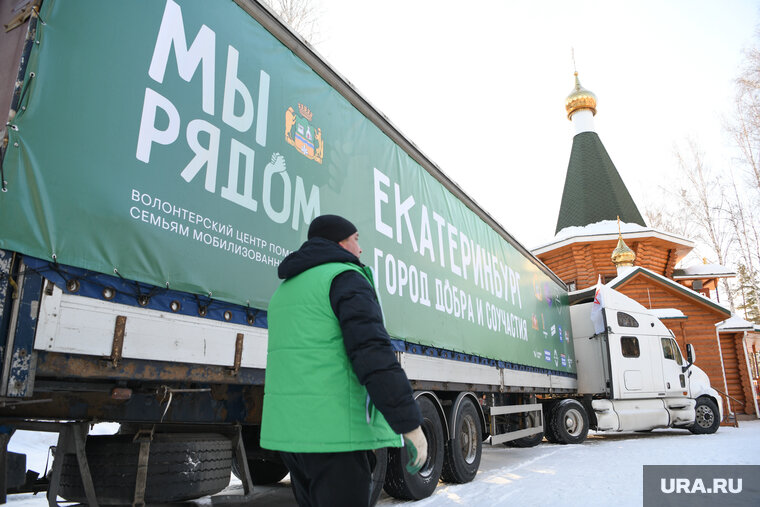    Фура с гуманитаркой сумела прорваться сквозь обстрел и прибыла по назначению