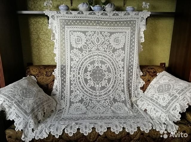 Покрывало и накидки коклюшной работы. Фото для примера. Источник avito.st.