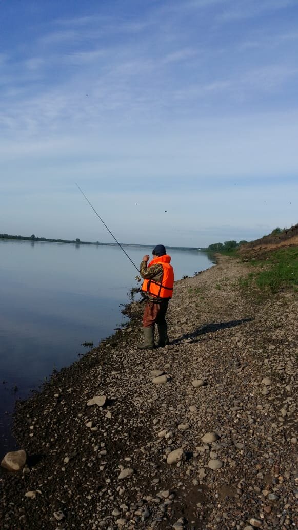 Часто Я рыбачу на реке