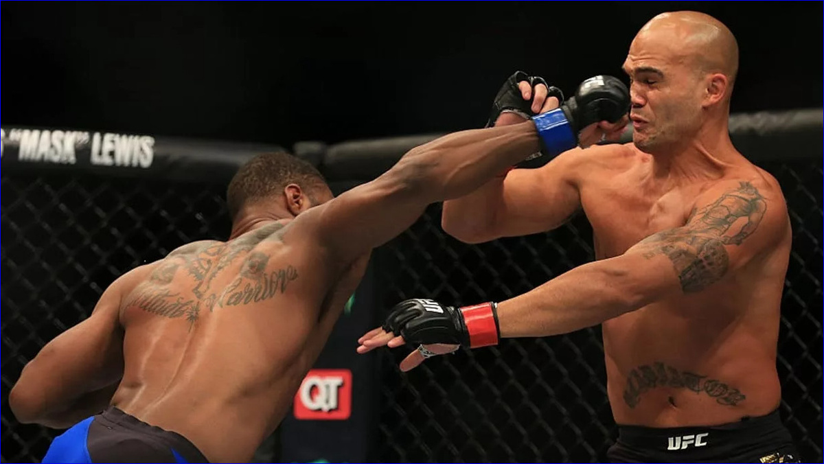 В 2016 году Тайрон шокировал мир, нокаутировав в пером раунде ударника Лоулера Источник: https://s5o.ru/storage/simple/ru/edt/2f/b3/88/8b/rue104caa4ab8.jpg