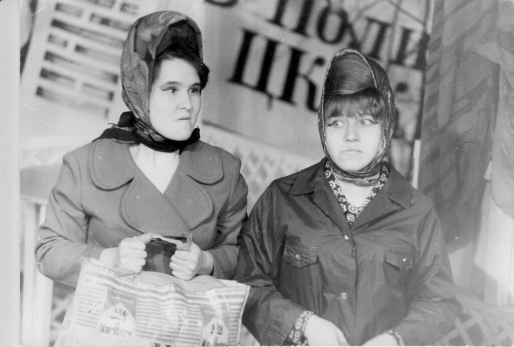 Любовь Бёрдова, Мария Перевощикова, спектакль «Чемодан», 1992, реж. И.В. Маслов