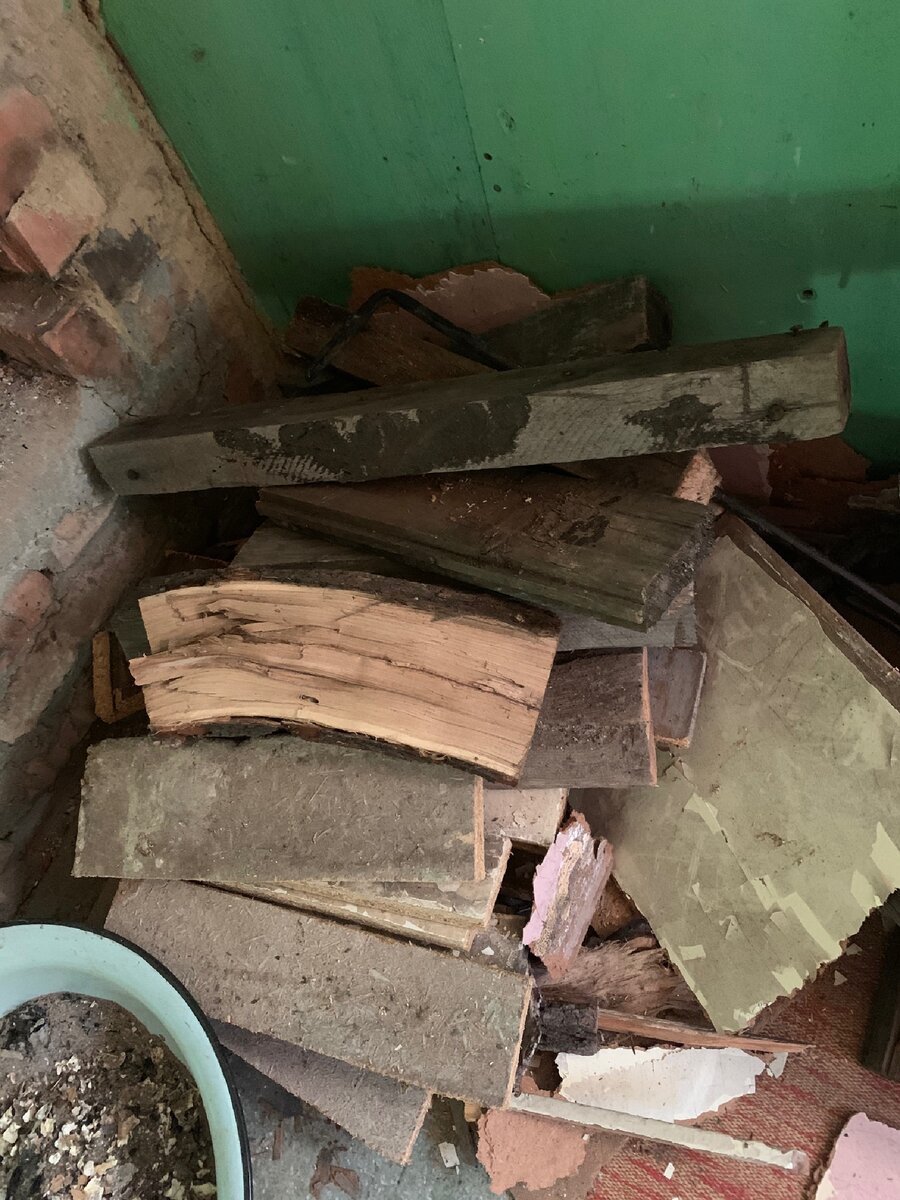Пока дрова в баню натаскал, и бицепс и спина достаточно поработали.