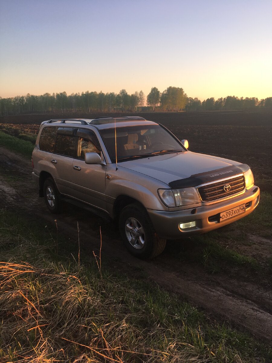 Toyota Land Cruiser 100