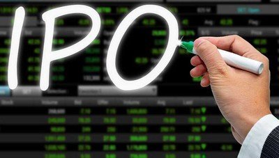 IPO (ай-пи-о, англ. "Initial Public Offering" — первичное публичное предложение) — это первичное размещение акций компании на бирже. То есть после этого акции становятся публичными (открытыми) для всех. Проведение IPO для закрытой компании невозможно.