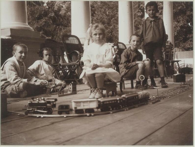 Дети и железная дорога
Неизвестный автор, 1900-е, МАММ/МДФ.