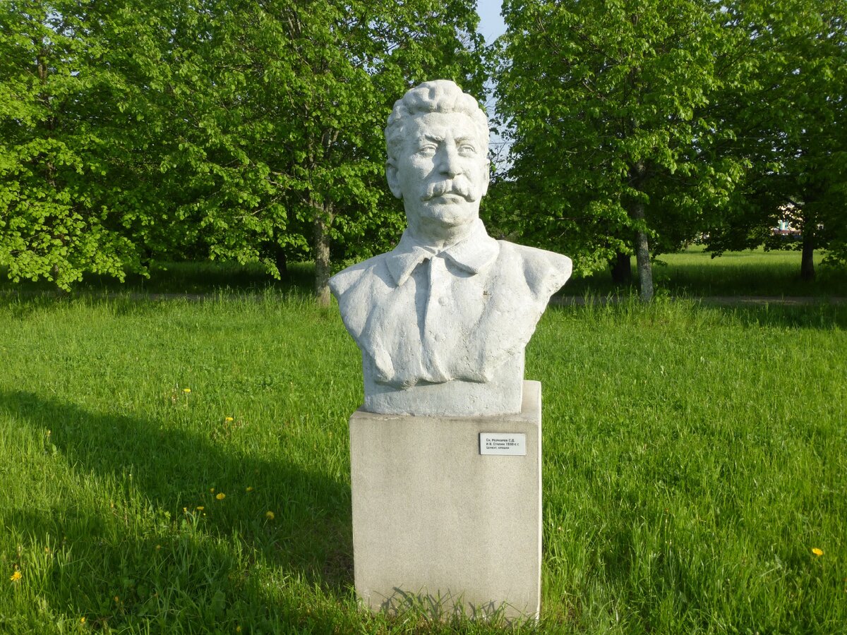Памятник сталину в звенигороде. Статуя Сталина в США. Памятник Сталина в США. Памятник Сталину в США. Памятники Сталину в СССР.