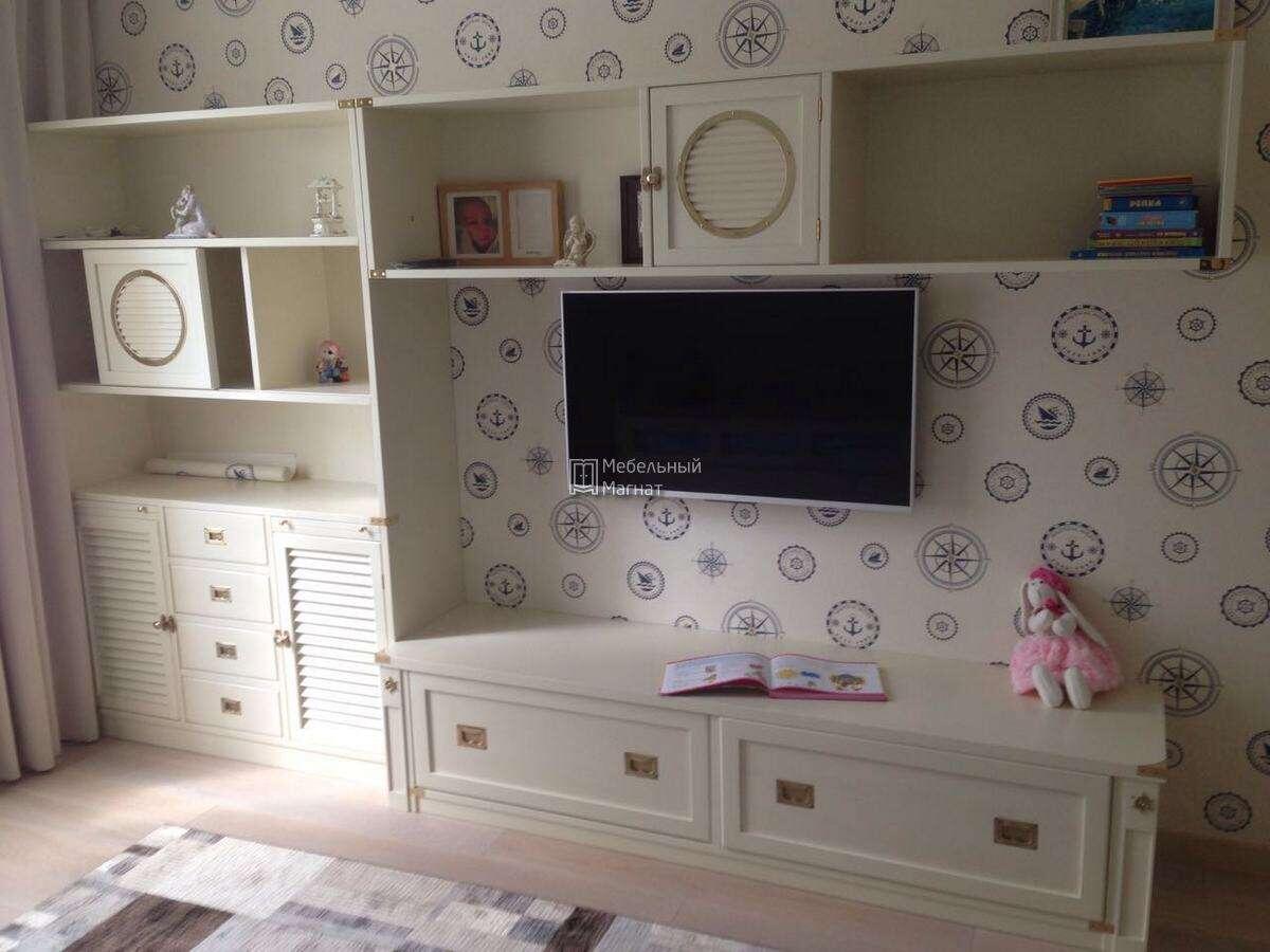 Детская из массива — очередной интересный проект. Посмотрите, какую красоту создали, фото прилагаются. На создание ушло 25 дней, взяли небольшую предоплату в размере 30%, сделали в срок.