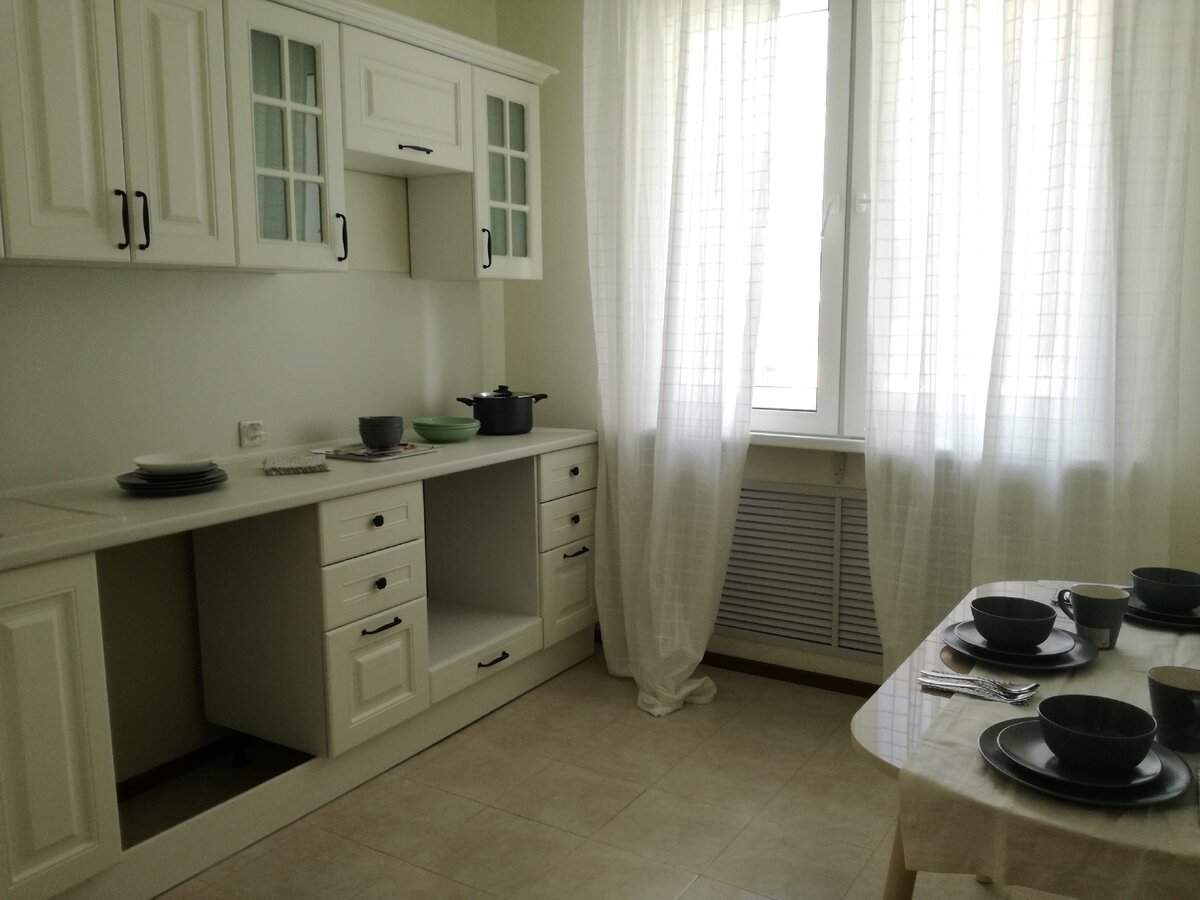 По новым стандартам на кухне должна стоять раковина и плита. Фото: Мир Квартир