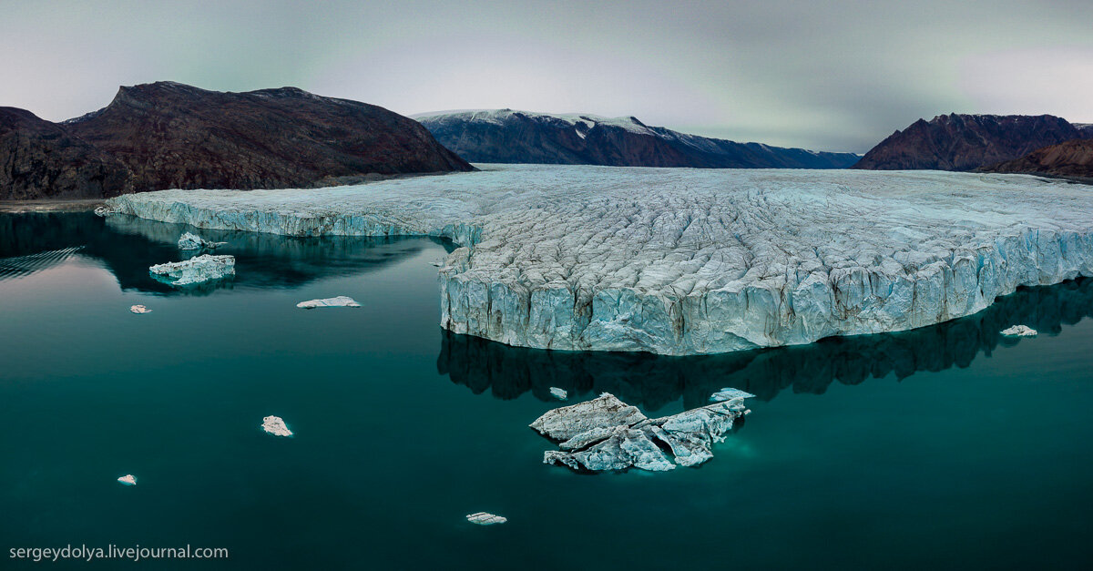 Мелкий лед на воде 4. Ледники Гренландии. Карьеры Гренландии.