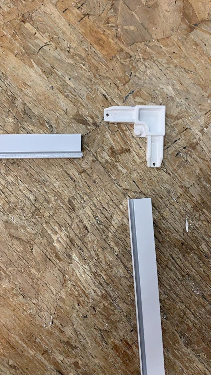 Профиль и уголок для москитной сетки