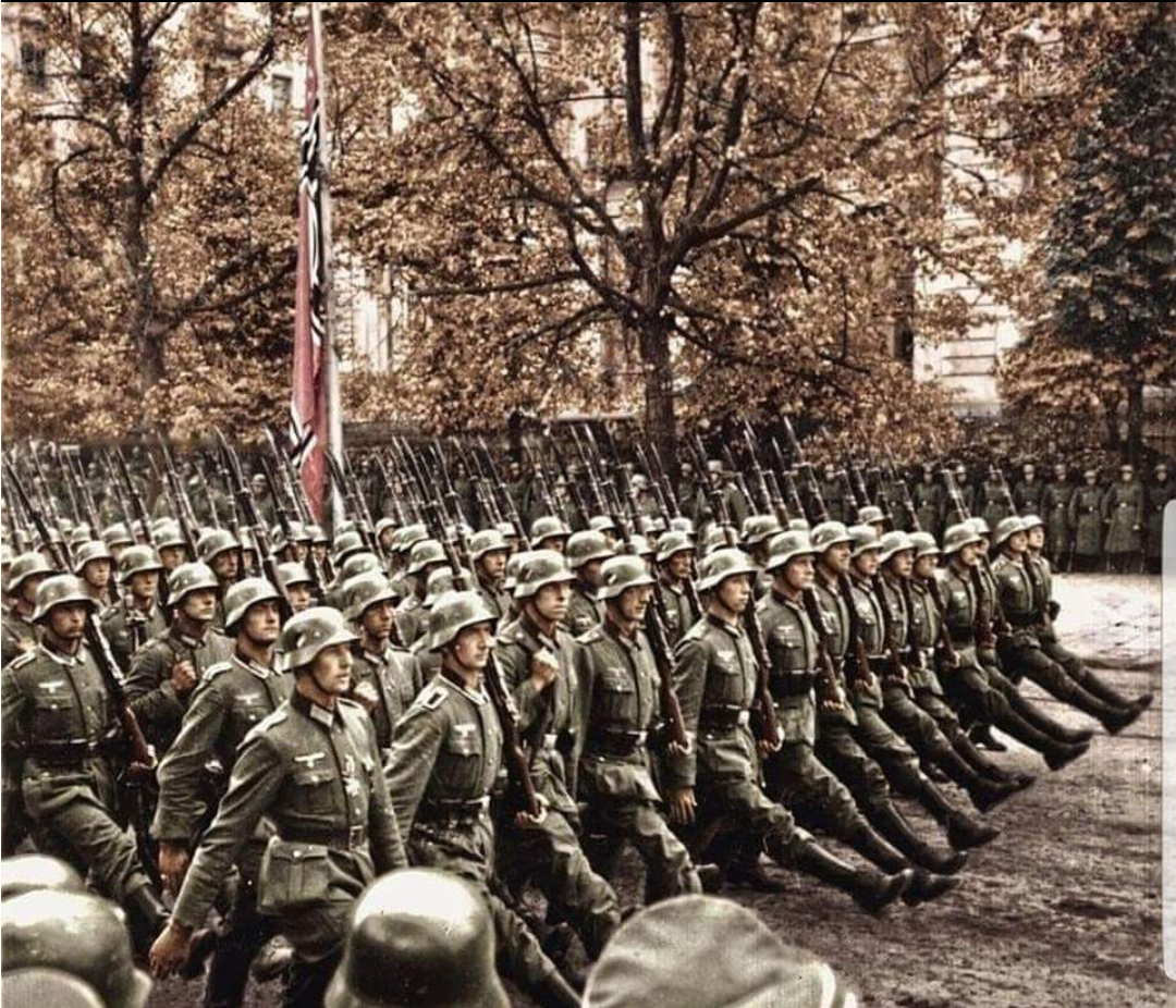 Фашистская германия парад. Парад вермахта в Варшаве 5 октября 1939. Парад вермахта в Варшаве. Армия Германии 1939. Армия Германии 1935.