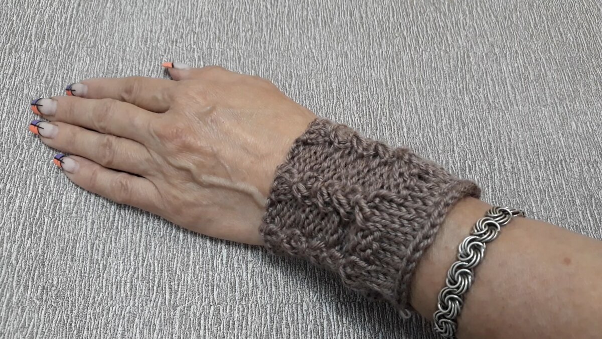 Связала образец оригинальной резинки . Вяжется на основе резинки 3х3.