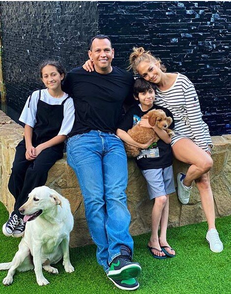 Скриншот: instagram.com/jlo/