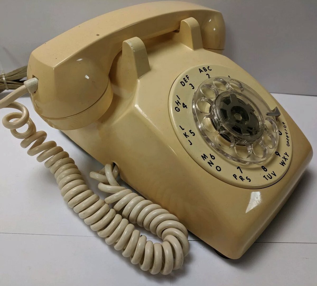 Русский стационарный телефон. Motorola 80s Phone. Телефонный апарт дисковый. Американский телефонный аппарат. Телефон 80-х.