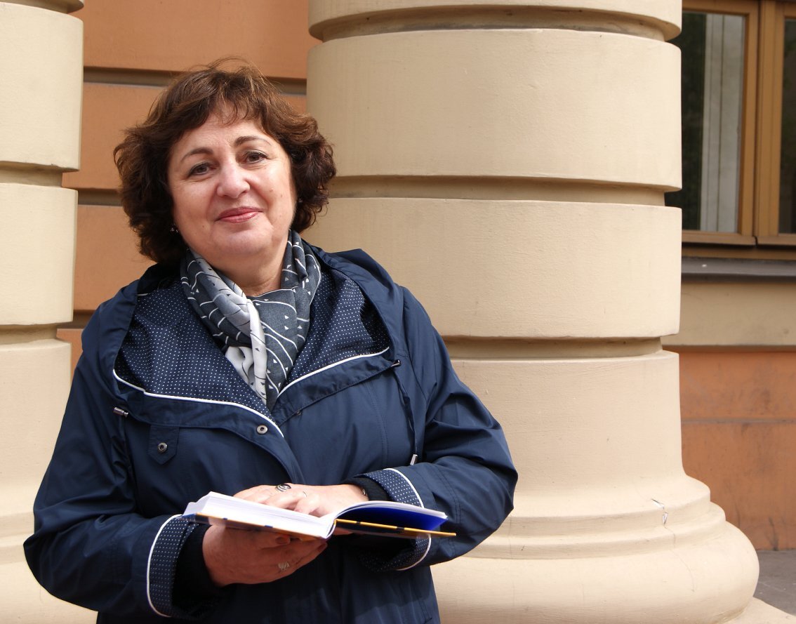 Елена Милкина-Тайчер автор книги "Там,где течет молоко и мёд".