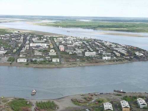  Река Ясачная при впадении в Колыму и берег затона