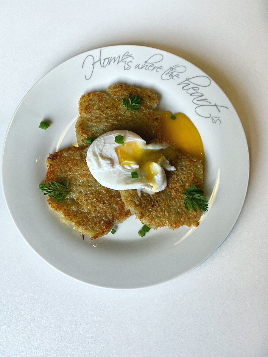 Драники с яйцом пашот