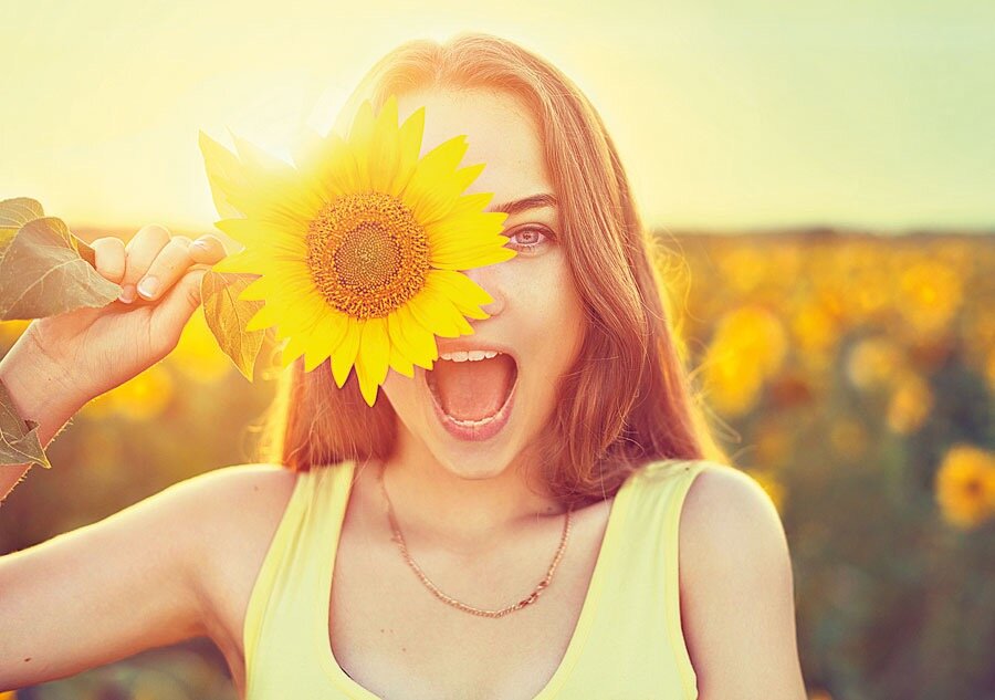 Счастлива сама по себе, лучезарная Леди, игривое настроение и солнышко внутри.