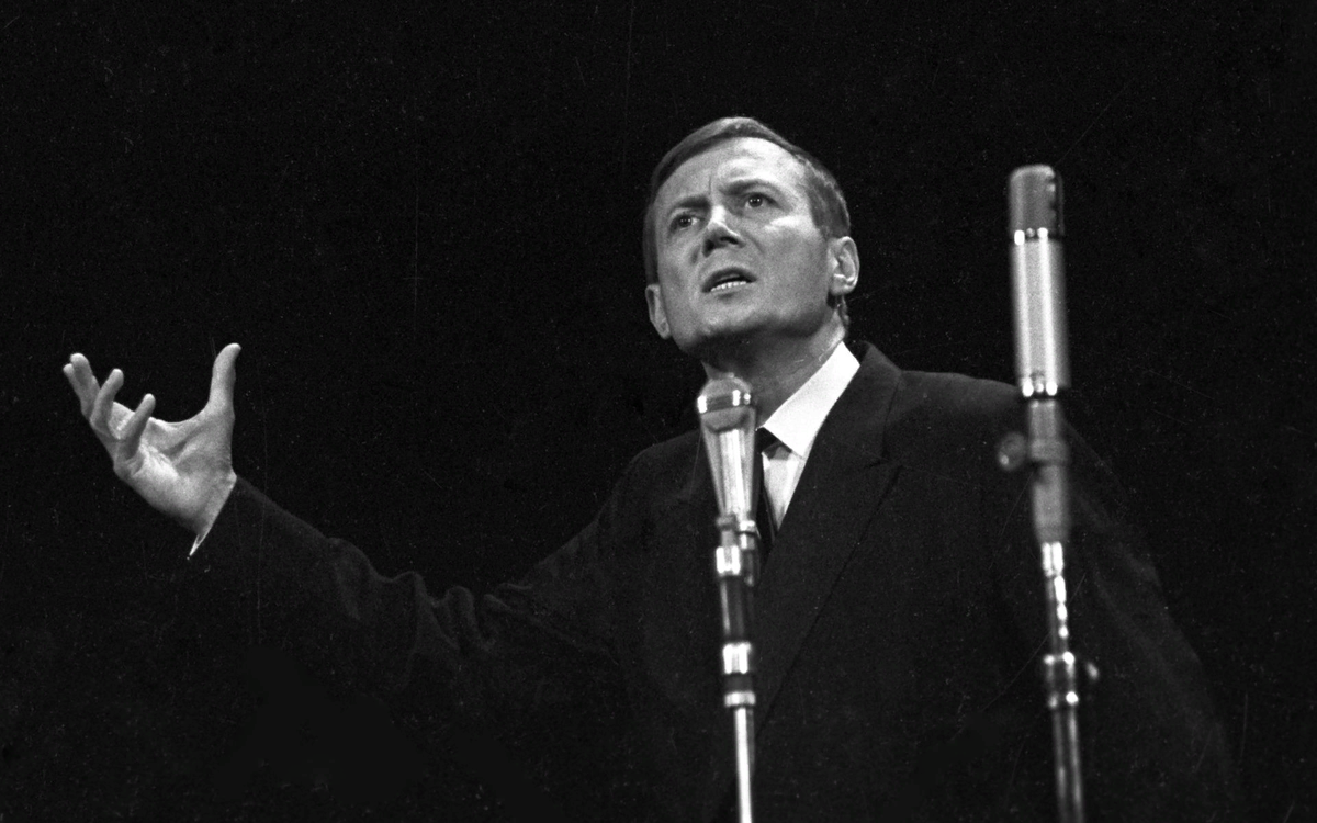 Поэт - Евгений Евтушенко