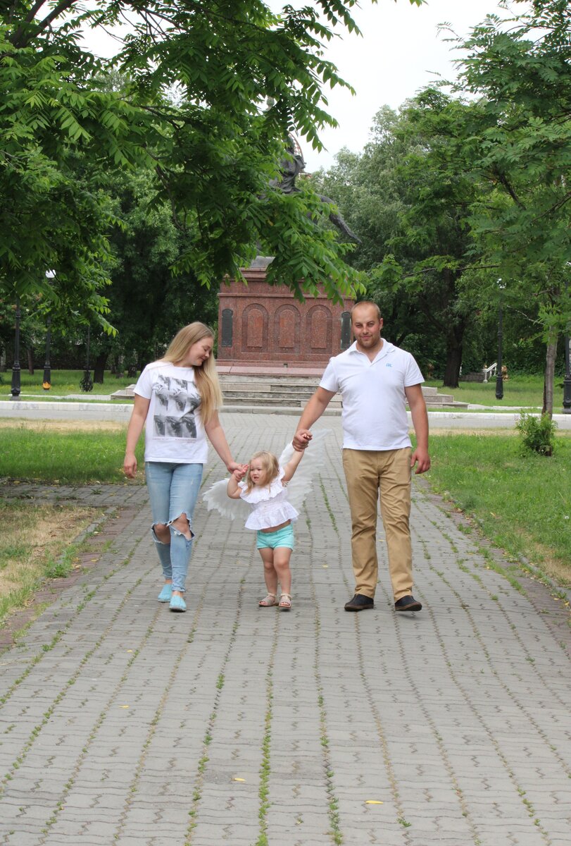 И тут я поняла, я должна, я просто обязана. Сделать все, что бы сохранить семью, сохранить ребёнку и маму и папу. 