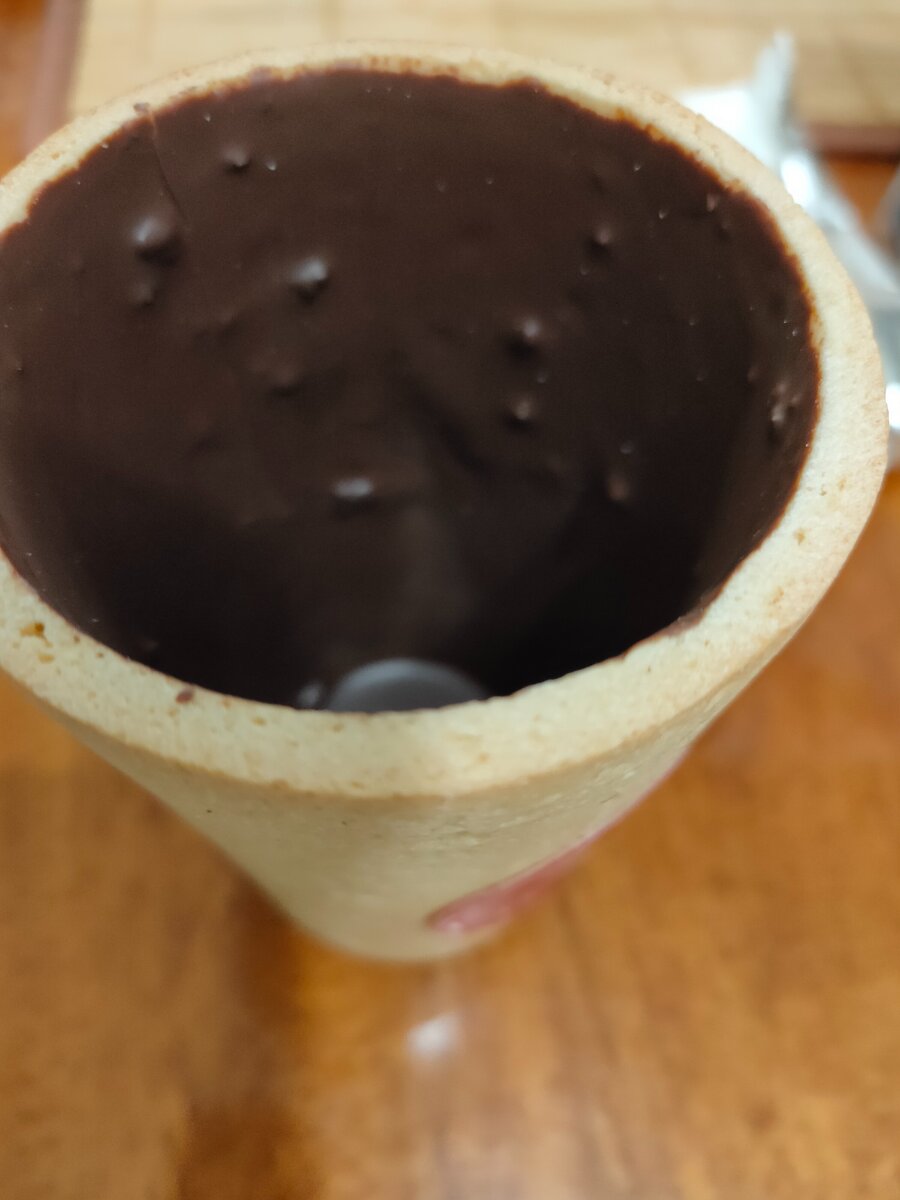 Вафля снаружи, внутри слой шоколада. Фото Артюхов Д.