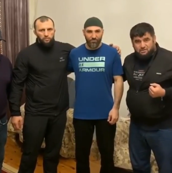 Слева-направо:боец, потерпевший и музыкант