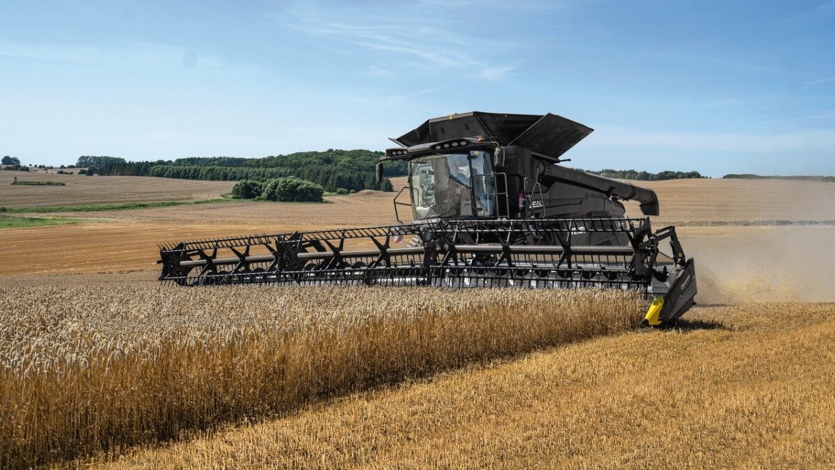 Фото: Официальный сайт Fendt Зерноуборочный комбайн Fendt с жаткой Geringhoff