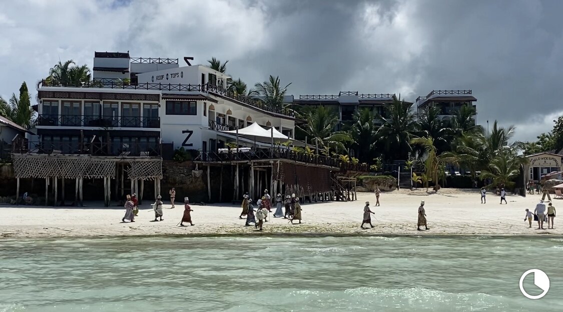 Тем временем на Занзибаре жизнь идёт своим чередом 