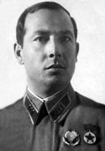 Якуб Кулиевич Кулиев (1900-1942), в 1941 году - полковник, командир 21-ой горно-кавалерийской дивизии