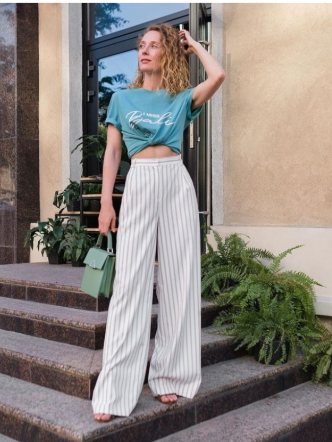 Или же футболка завязанная в узел