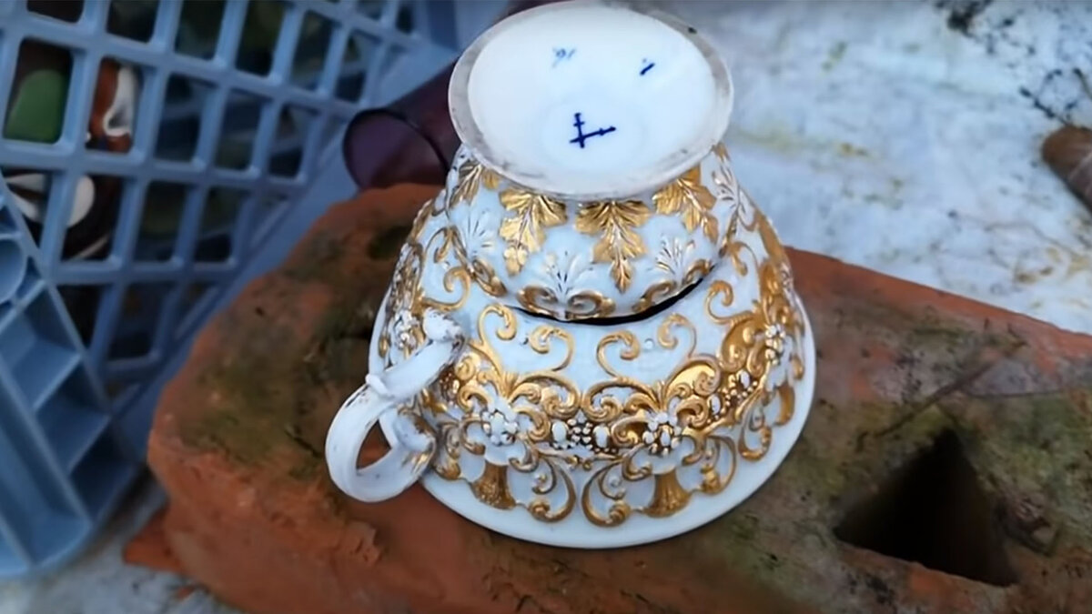 Источник - YouTube/OlyaRetroGermany/Снова идём на барахолку в ГЕРМАНИИ. Майсен валяется на БАРАХОЛКЕ! - https://www.youtube.com/watch?v=YW0hTW-Hi2g 