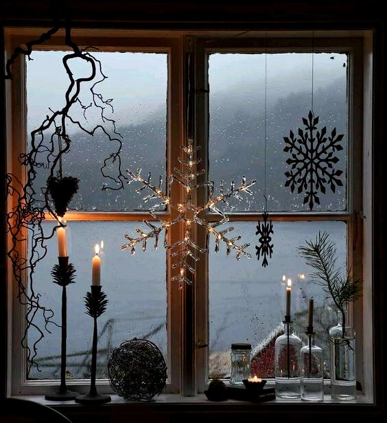 В детстве новогодние и рождественские праздники для меня были полны волшебства. Ожидание чего-то чудесного приходило ко мне  уже к  католическому Рождеству и постепенно сходило на нет  к Крещению. Сейчас же – это обычные выходные, с возможностью вкусно есть, долго спать и, возможно, совершить гостевой рейд по родственникам и знакомым. Ушло ощущение волшебства. А так хочется вновь почувствовать ту яркую сказочную атмосферу праздника.  Будем создавать себе праздник сами  (фото из свободного доступа)